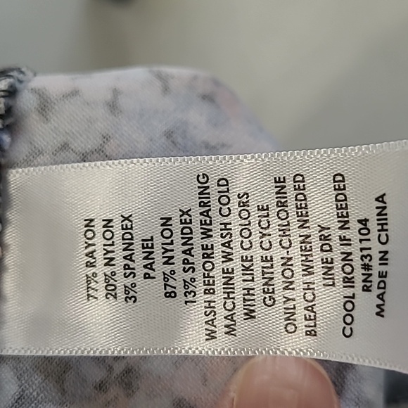 Kim Rogers Colorful Abstract Patterned Pullon Capris size 18W - Picture 6 of 9